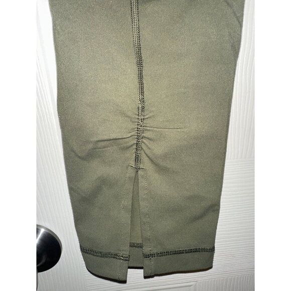 Lululemon Gather And Crow Crop Green Size 2 - Picture 10 of 16